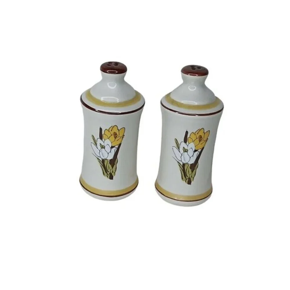 Vintage California‎ Pottery Salt and Pepper Shakers Crocus Floral White Yellow